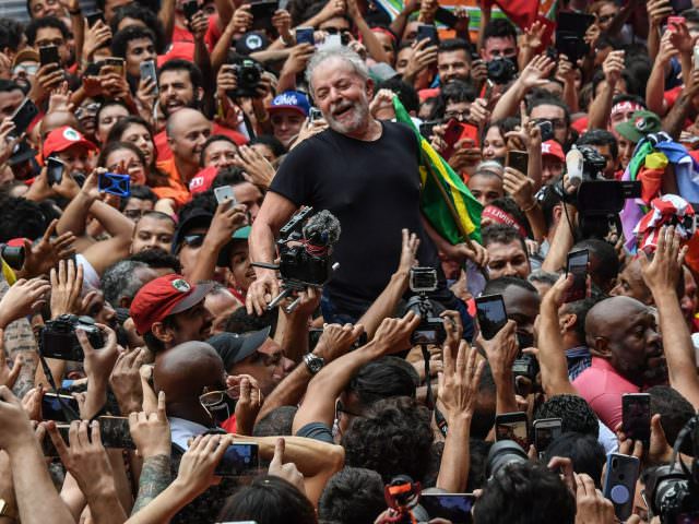 Bebas dari Penjara, Lula Kembali ke Panggung Politik