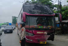 Kecelakaan di Payung Sekaki, Mobil Double Cabin dan Bus Medan Jaya Saling Hantam